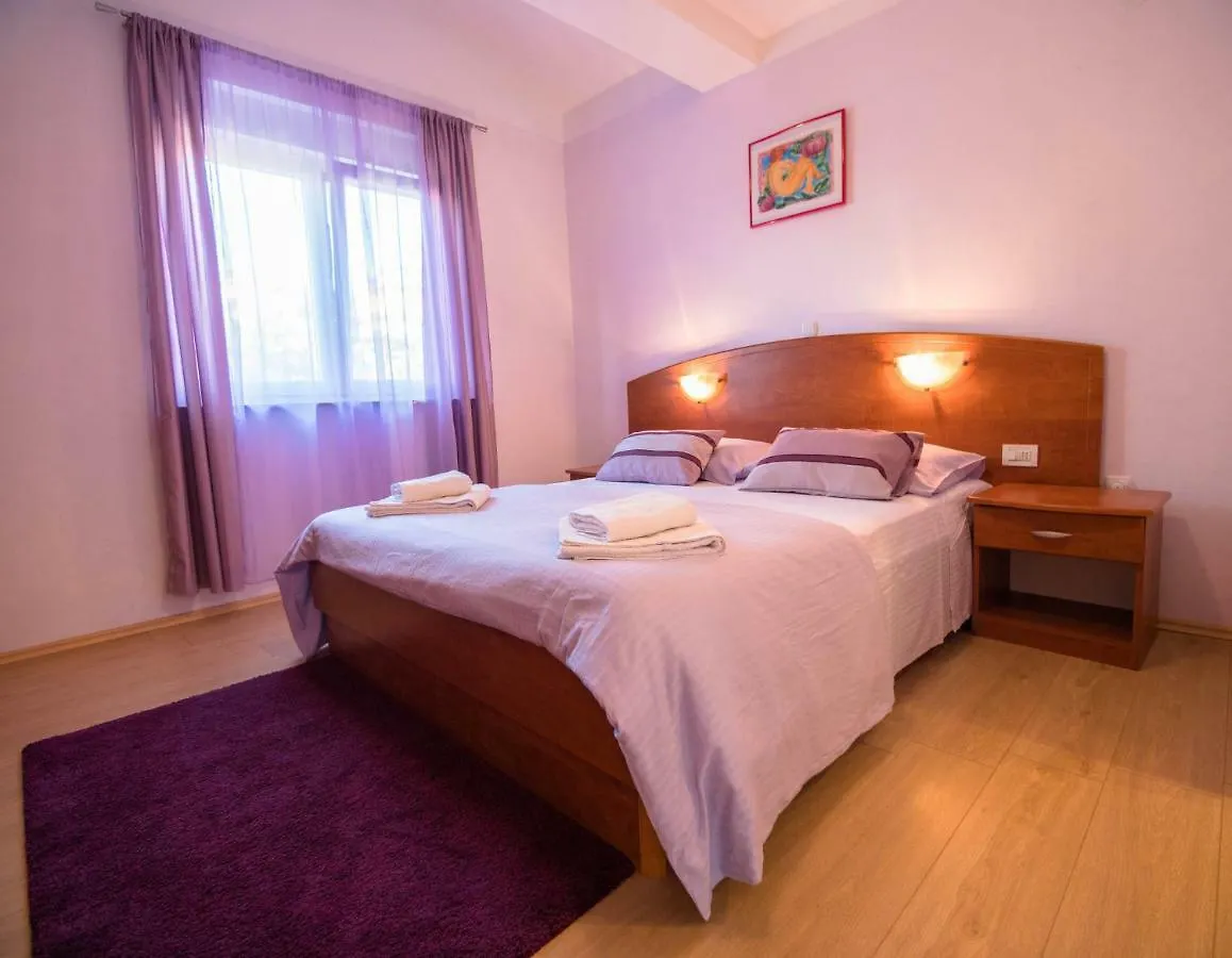 Apartments Villa Kristina Supetarska Draga 0*,